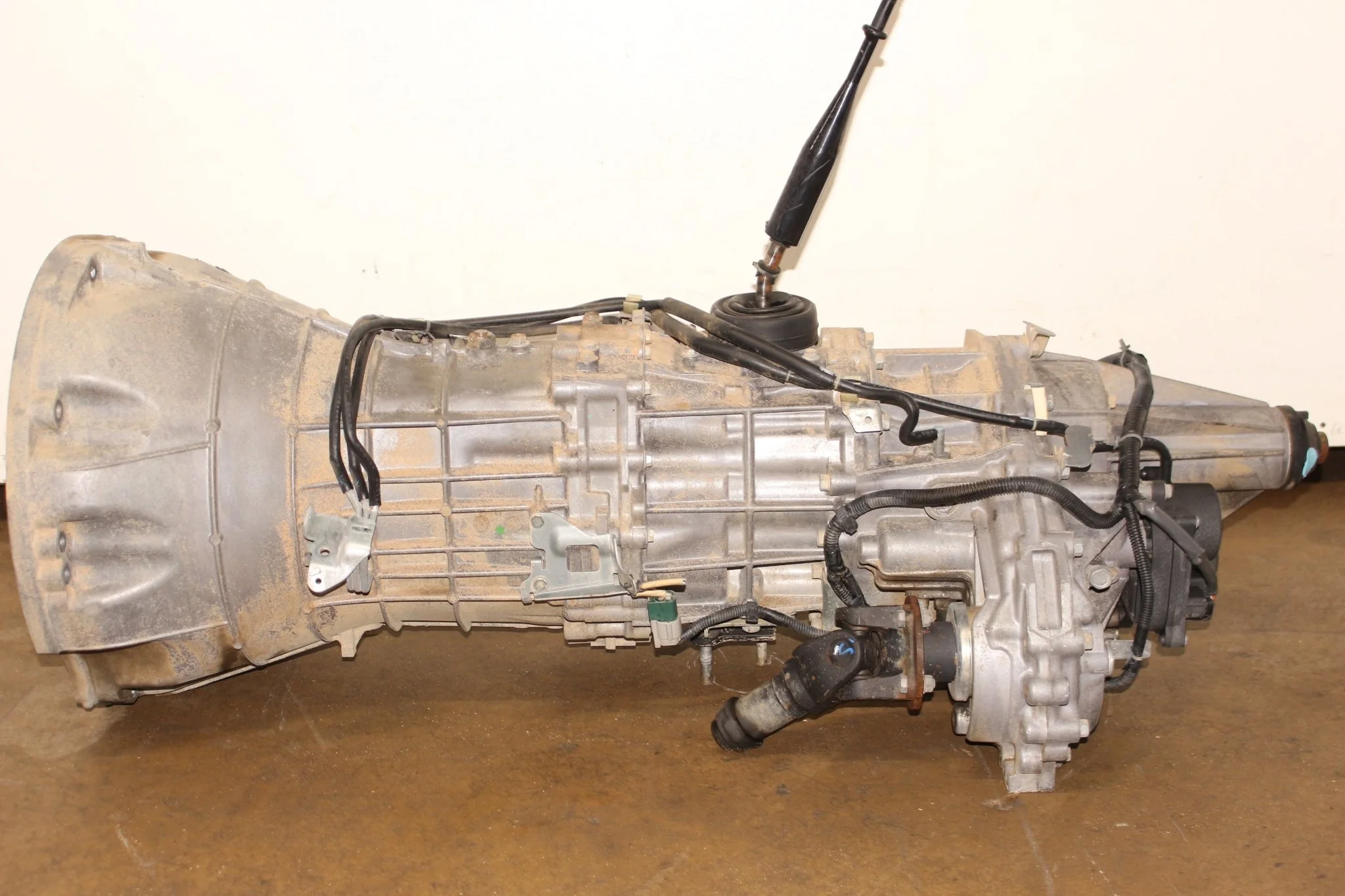 2005 2006 2007 2008 2009 2010 2011 2012 2013 2014 2015 2016 2017 2018 2019 Nissan Frontier VQ40DE 4.0L V6 AWD Manual Transmission JDM - Image 2